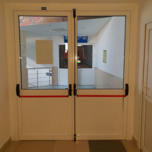 Противопожарная дверь с антипаникой / серия FRM7427